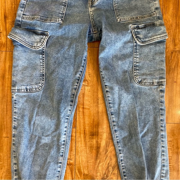 SO Women’s Blue High Waist Mom Jean Denim Cargo Joggers Size 5/27 - Picture 3 of 10